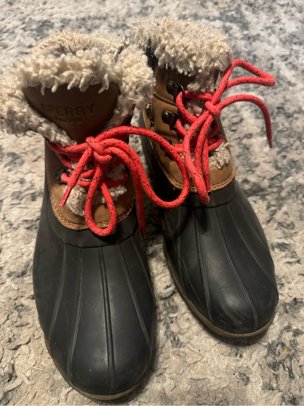 Sperry women’s 9.5 Black, Brown & Red Fleece-Lined Duck Boots
